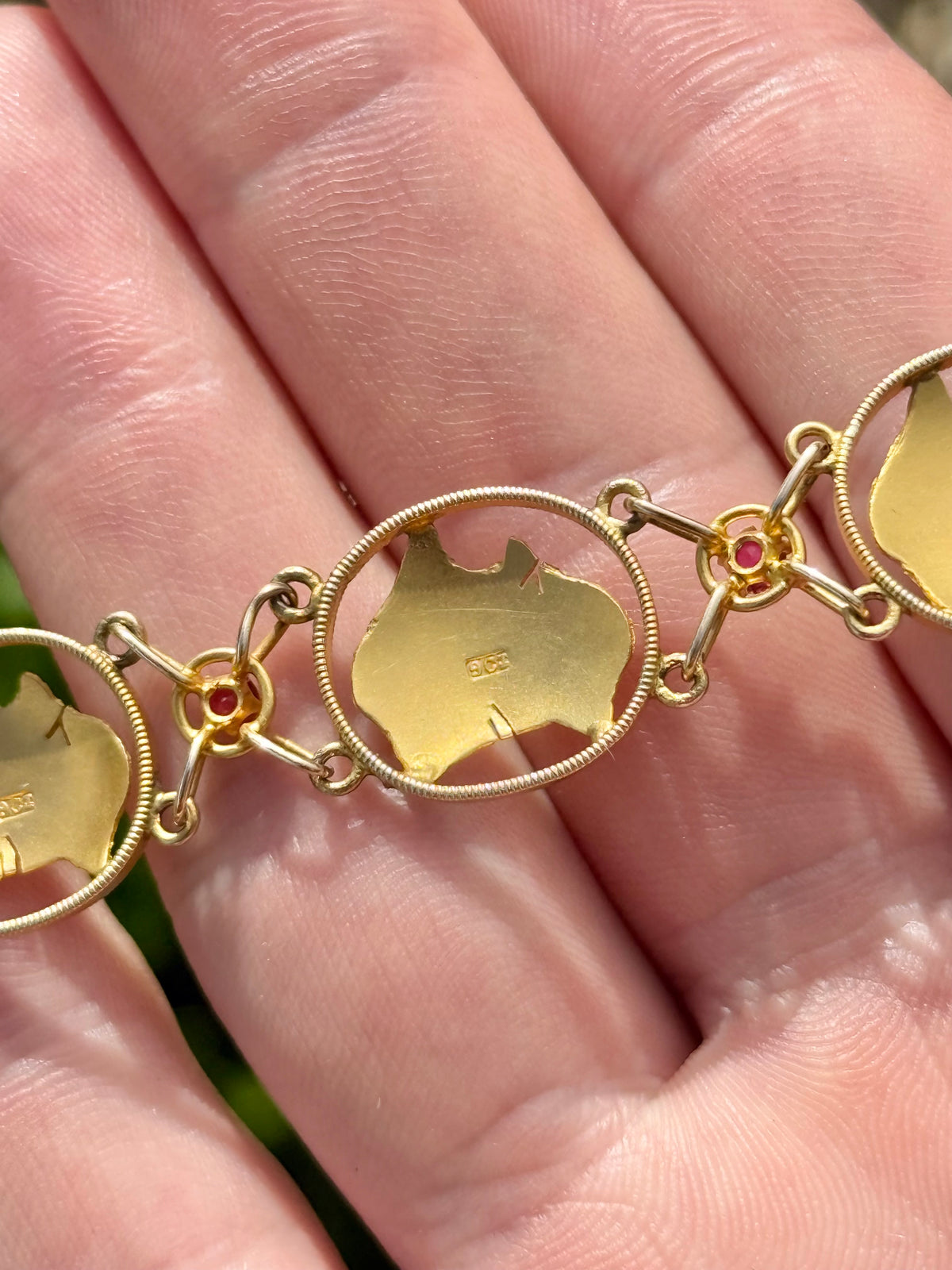 Antique 9ct Gold Australian Map Bracelet | Circa 1900s | 5 Rubies | Souvenir Jewellery