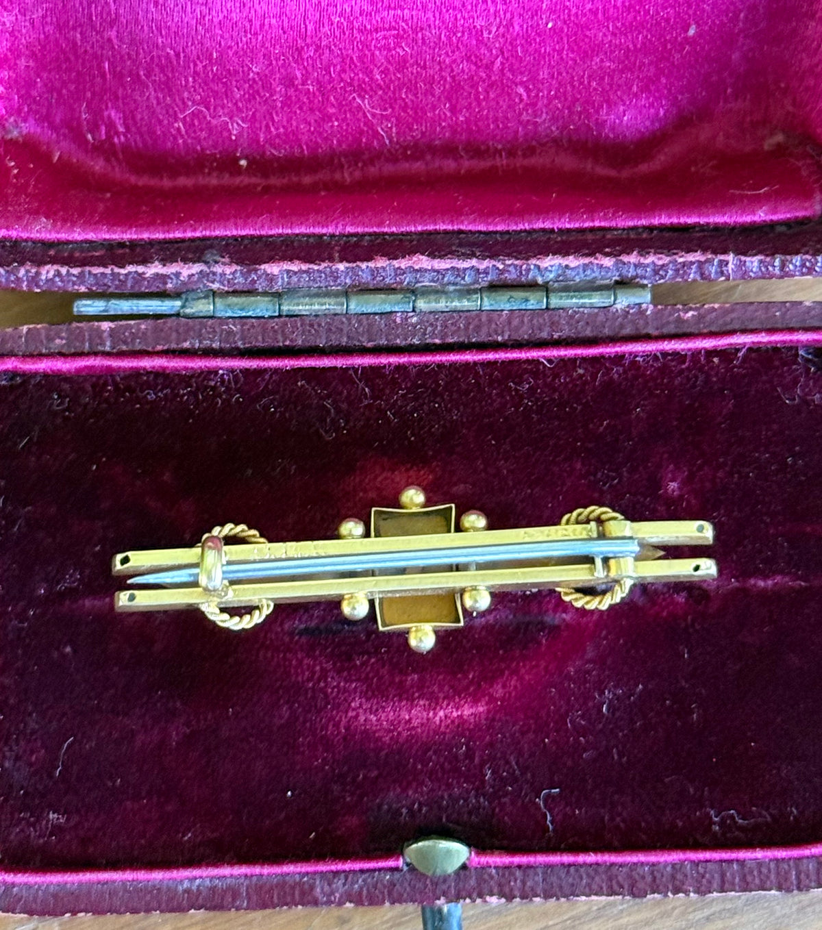 9ct Gold Diamond Set Bar Brooch | Circa 1900’s exceptional detailing