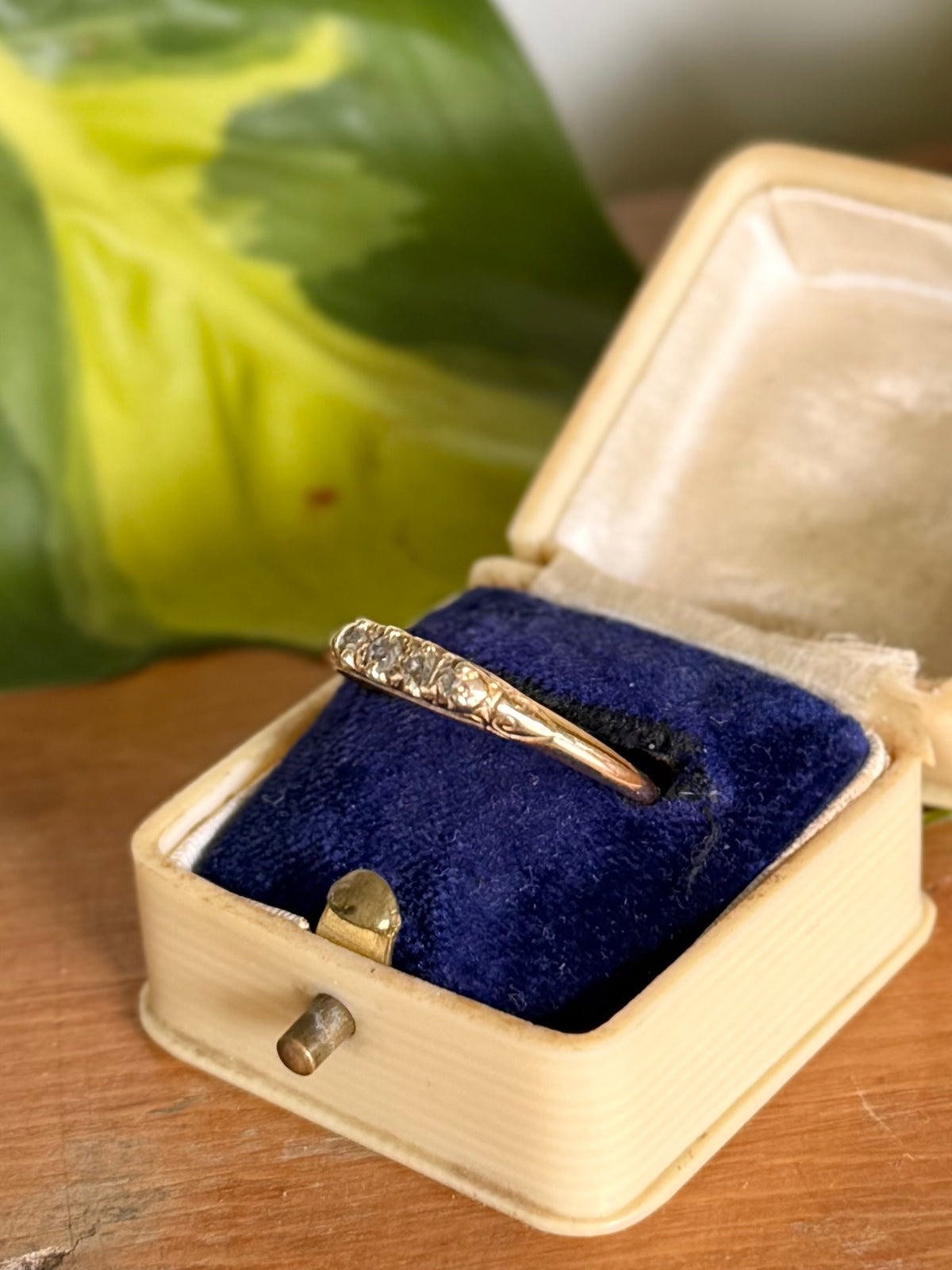 Victorian 18ct Gold Five Diamond Ring with Scroll-Engraved Setting - Size U