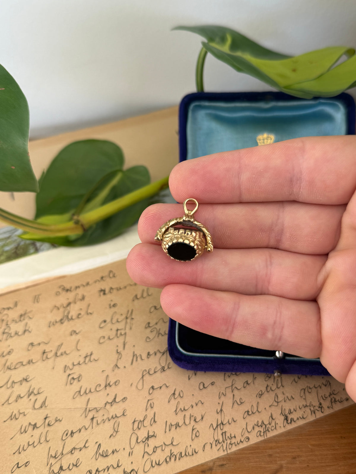 Vintage 9ct Gold Swivel Spinner Fob – Agate & Carnelian with Hallmarked Cartouche