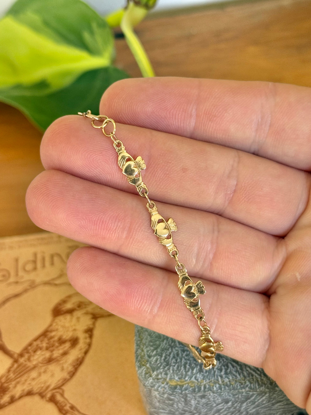 Vintage 9ct Gold Claddagh Link Bracelet – British Hallmarked