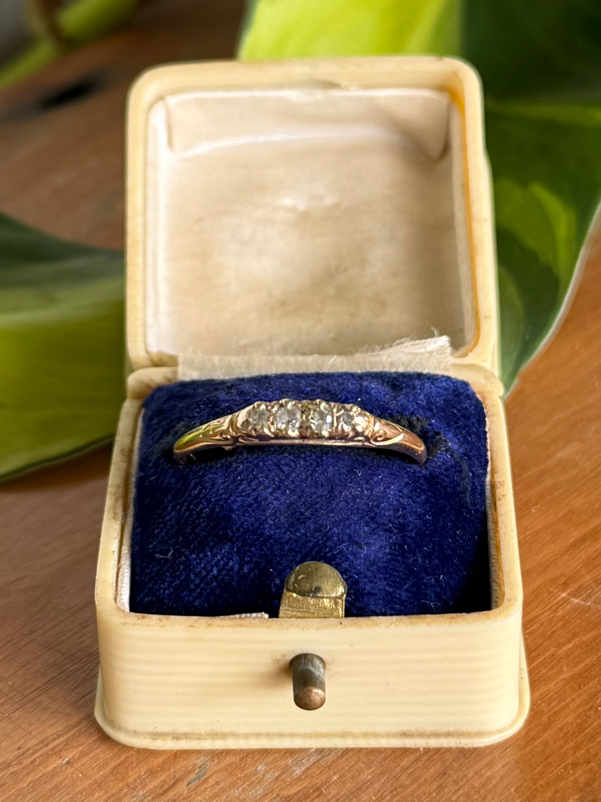 Victorian 18ct Gold Five Diamond Ring with Scroll-Engraved Setting - Size U