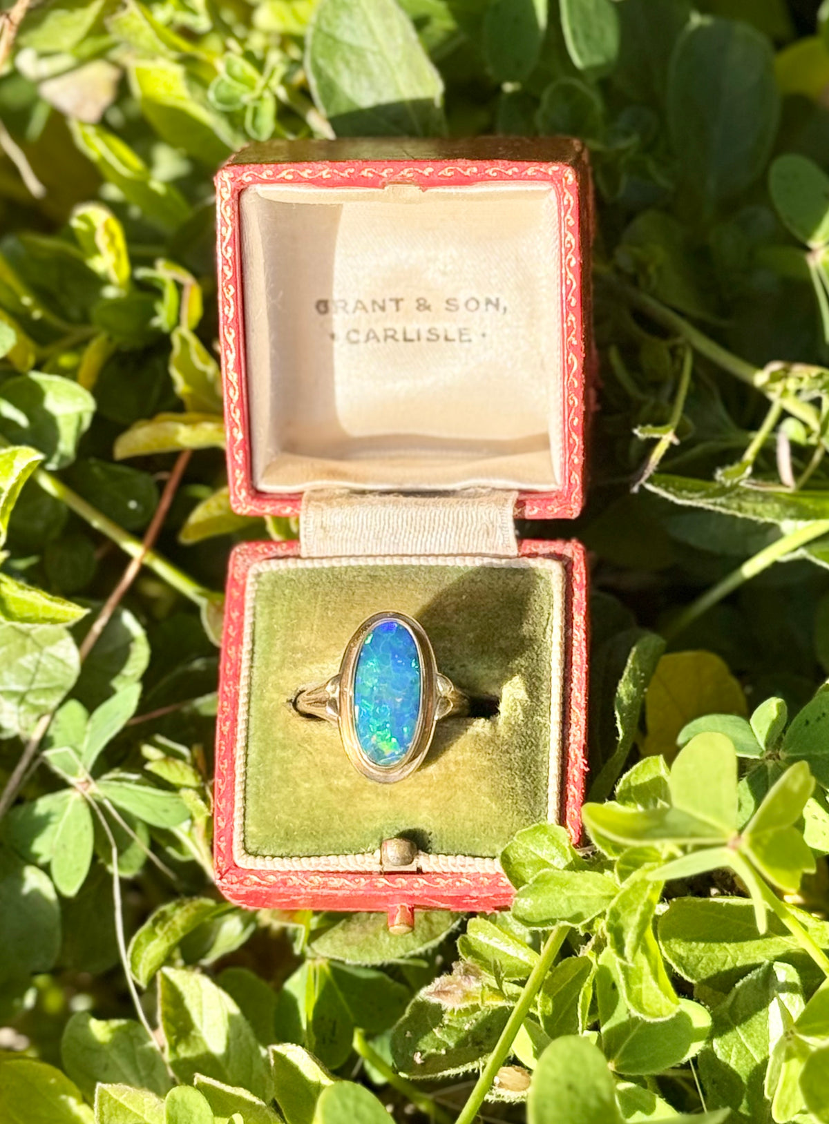 9ct Gold Solid Opal Ring | Vintage Beauty with Fluid Lines, late 20th century