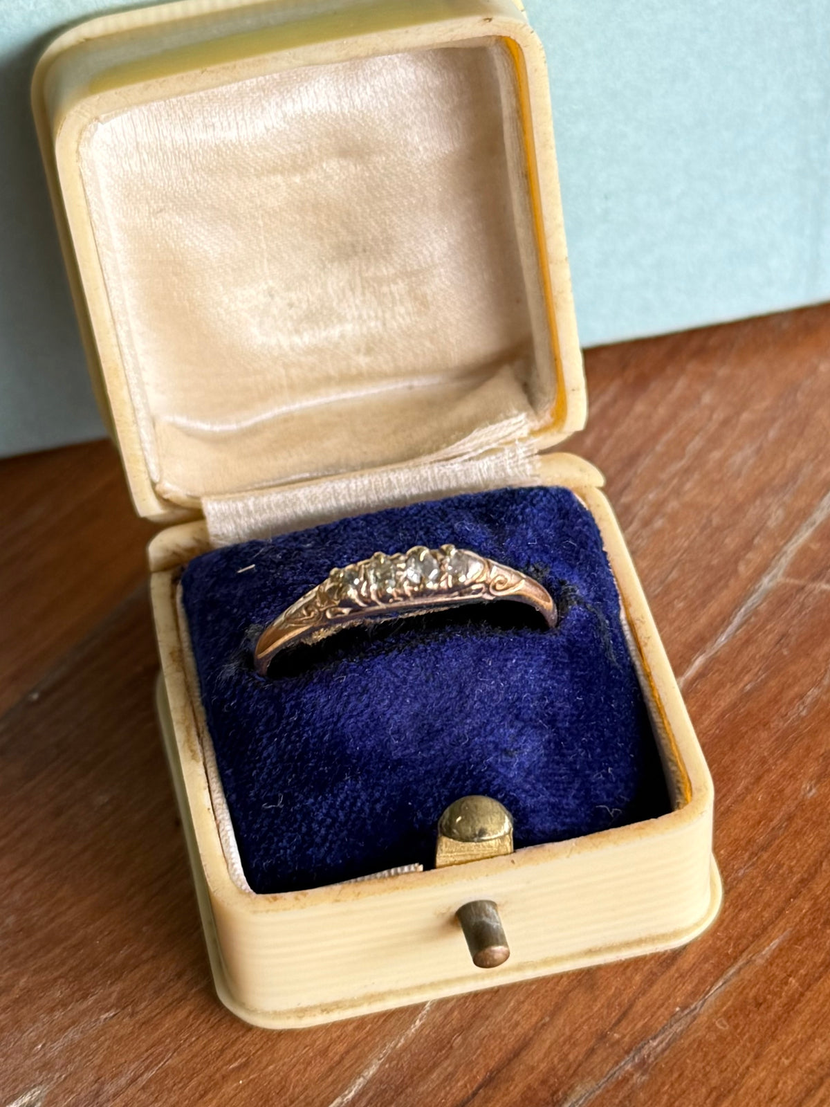 Victorian 18ct Gold Five Diamond Ring with Scroll-Engraved Setting - Size U