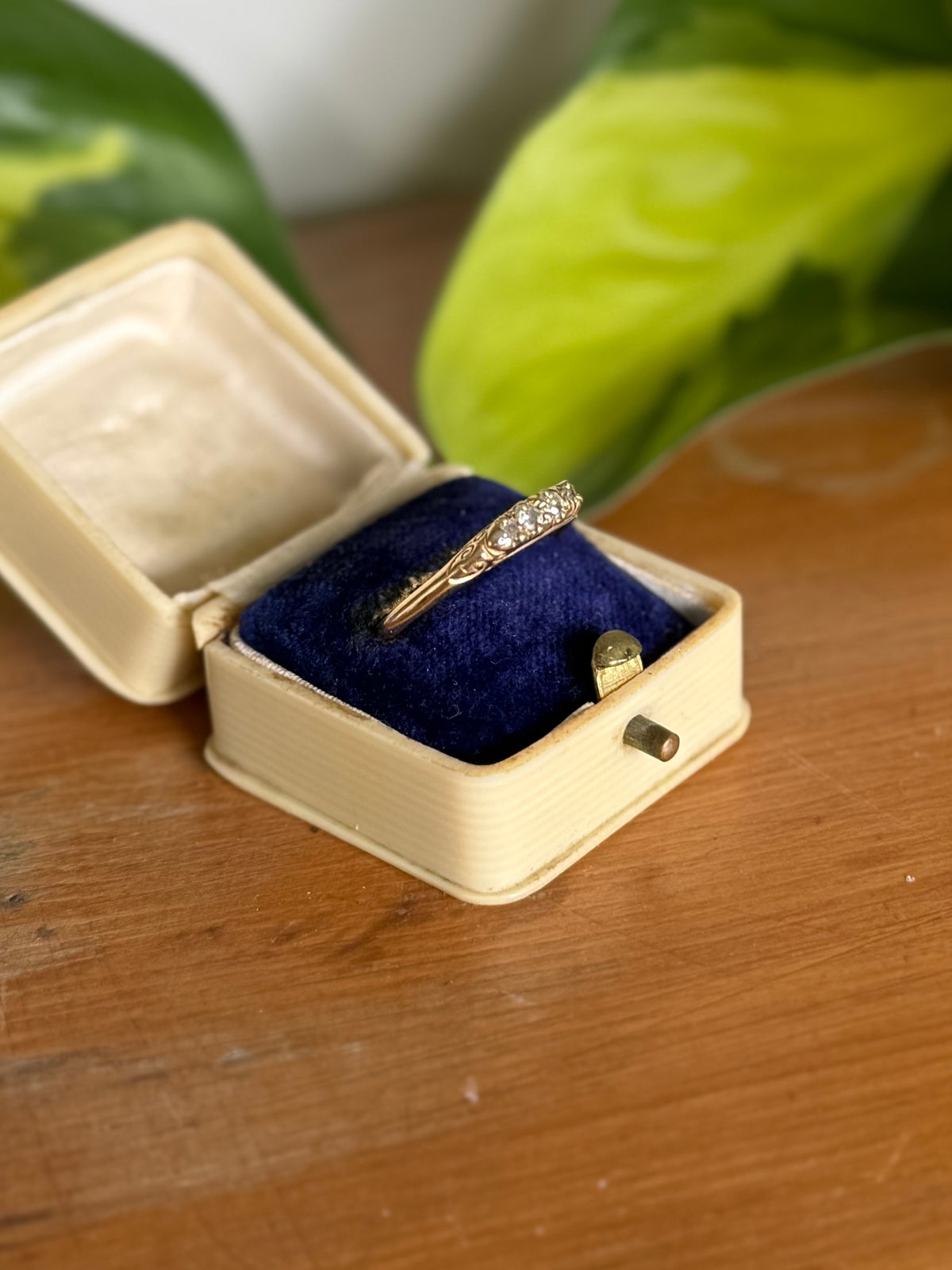 Victorian 18ct Gold Five Diamond Ring with Scroll-Engraved Setting - Size U