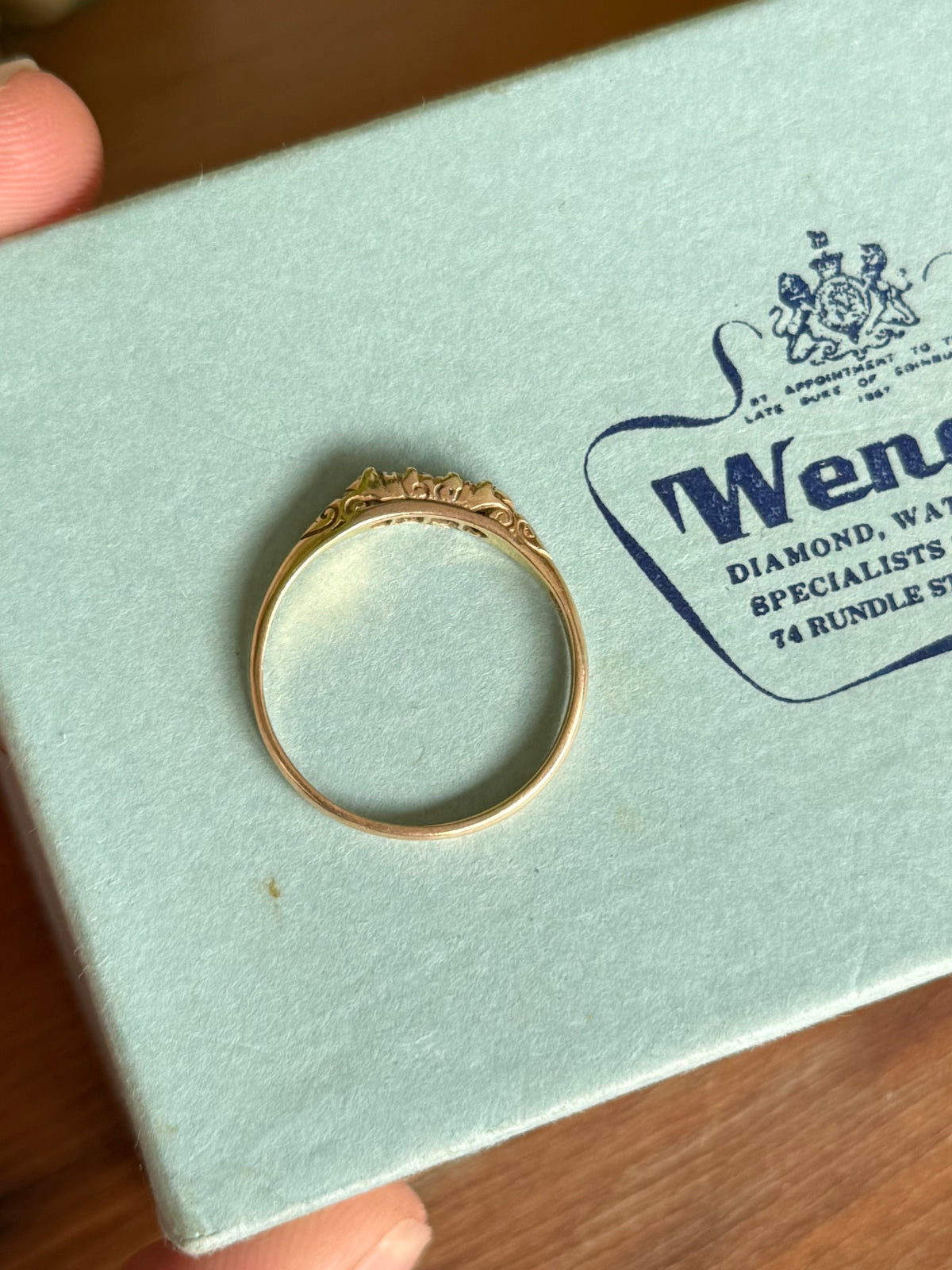 Victorian 18ct Gold Five Diamond Ring with Scroll-Engraved Setting - Size U