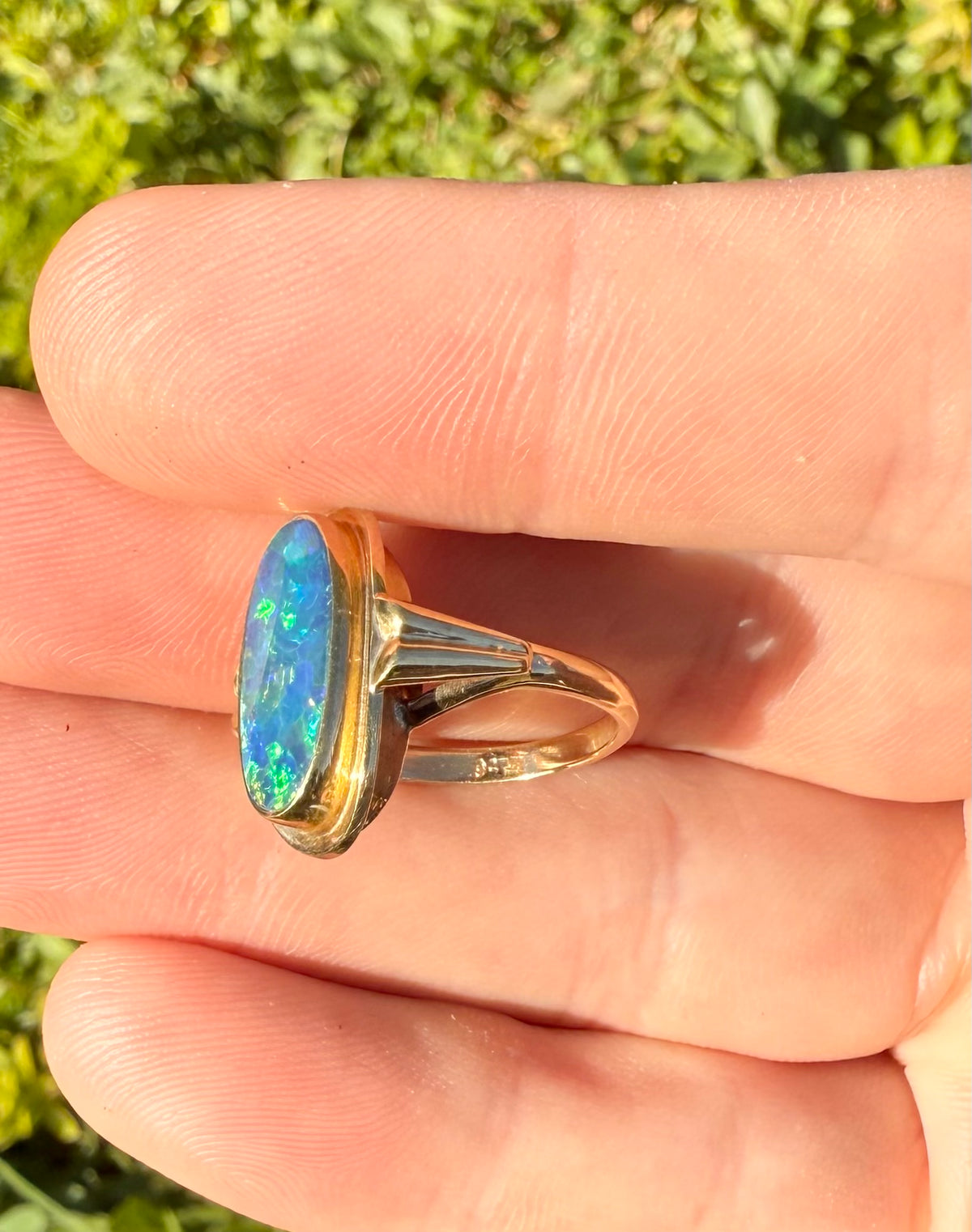 9ct Gold Solid Opal Ring | Vintage Beauty with Fluid Lines, late 20th century