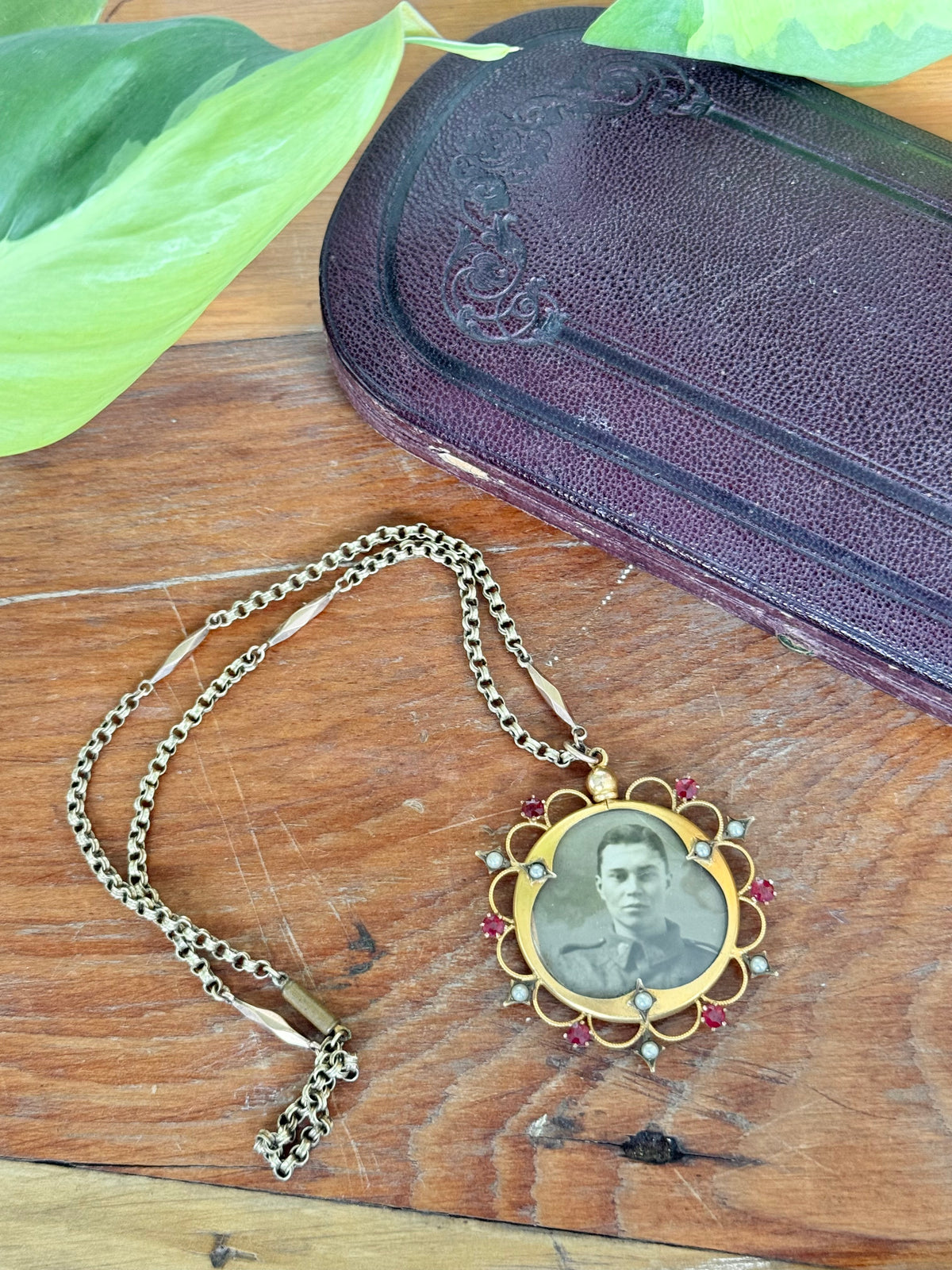 WW1 Australian Sweetheart Open Photo Locket and Chain | 9ct Gold