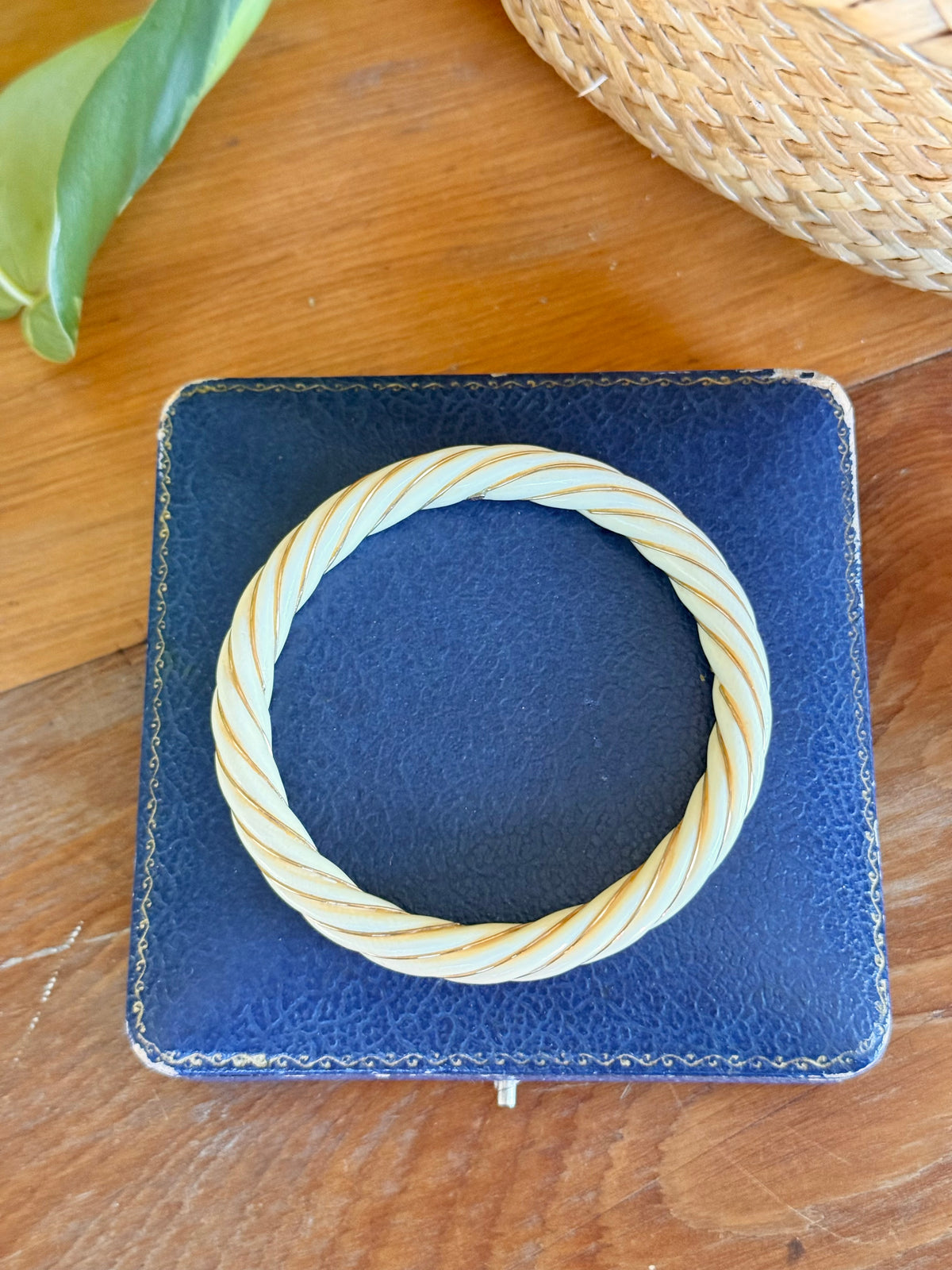 Ivory and 18ct Yellow Gold | Hand Carved Twist Bangle circa 1900’s