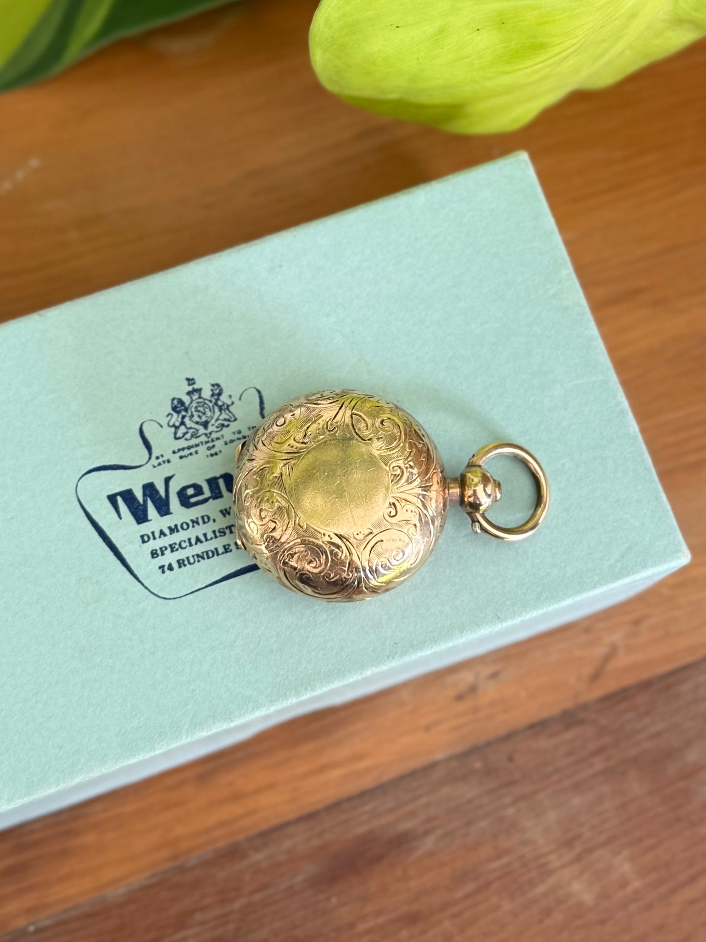 Circa 1910 Round Dennison 9ct Gold-Cased Sovereign Holder – Rose Gold – 30mm
